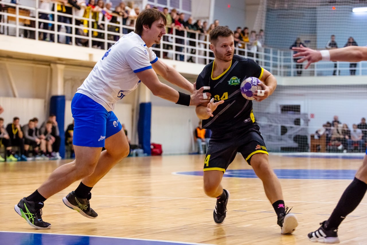 Саратовские гандболисты сыграли с чемпионом Саратовские гандболисты сыграли с чемпионом