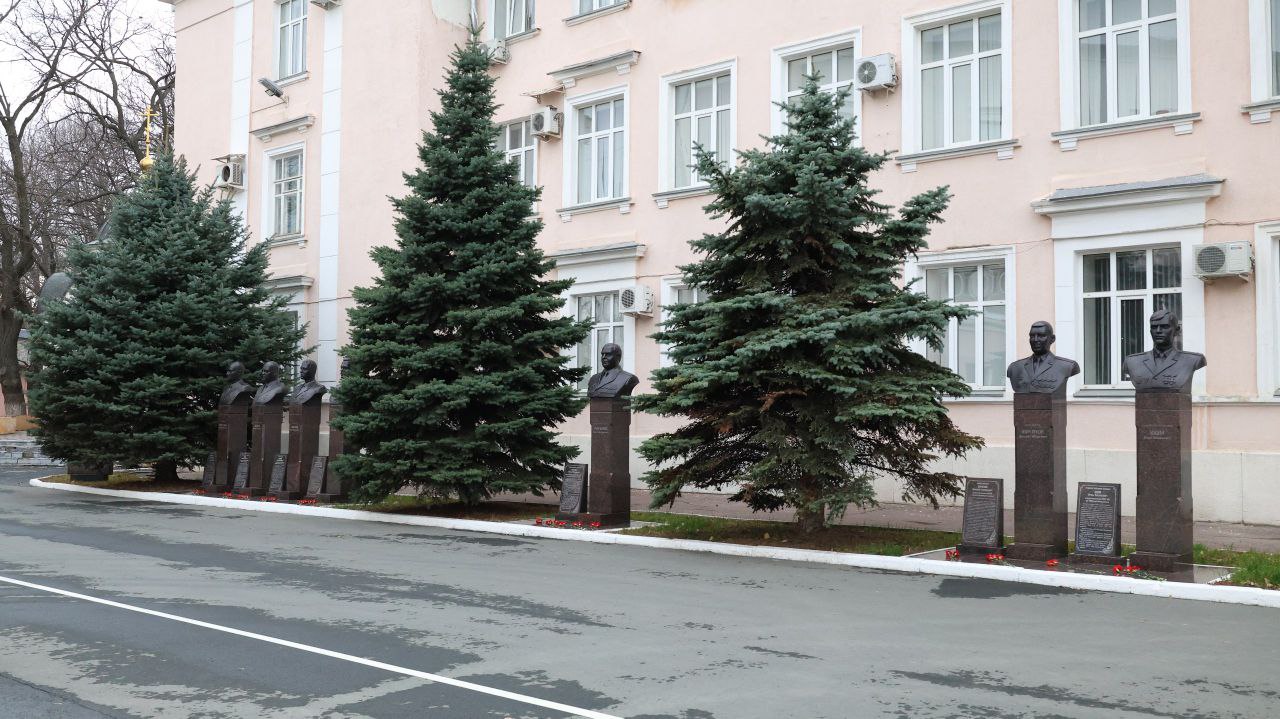 В Саратовской области почтили память сотрудников органов внутренних дел, погибших при выполнении служебных обязанностей В Саратовской области почтили память сотрудников органов внутренних дел, погибших при выполнении служебных обязанностей