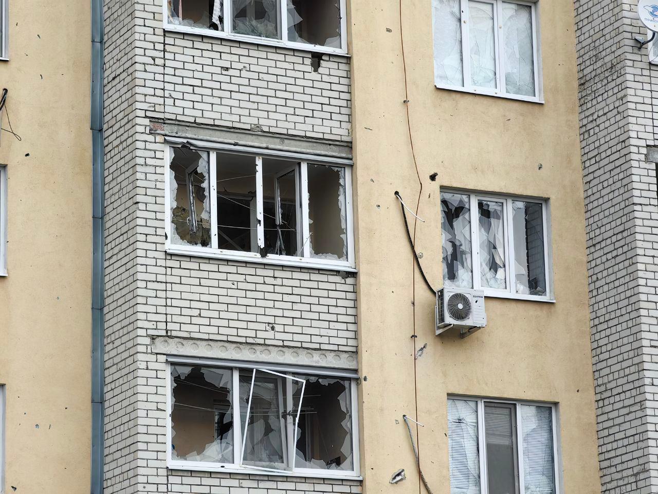 Два человека пострадали при ночной атаке дронов ВСУ на Саратов, также повреждены многоквартирный жилой дом и автомобили, сообщил губернатор