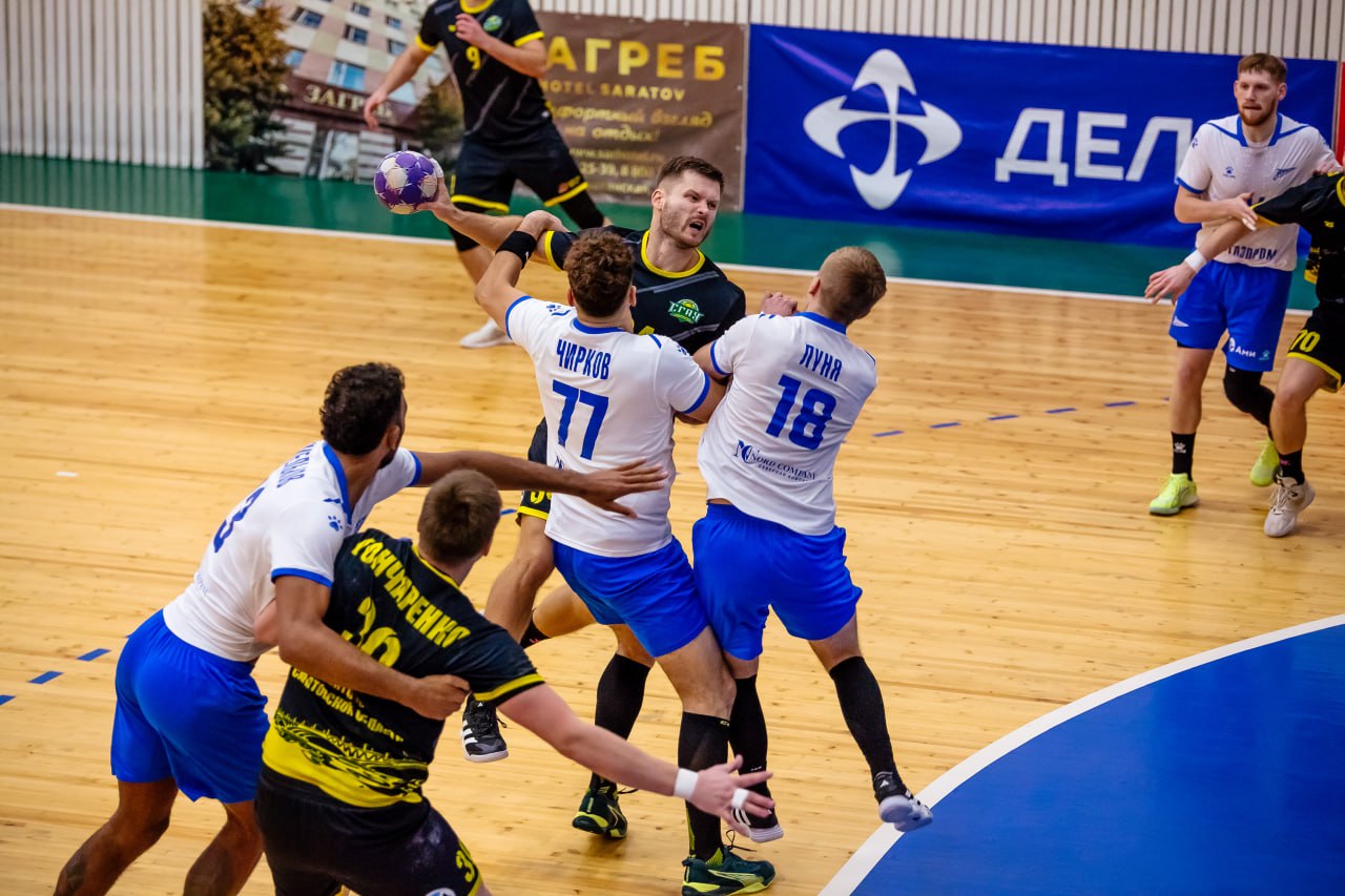 Саратовские гандболисты сыграли с чемпионом Саратовские гандболисты сыграли с чемпионом