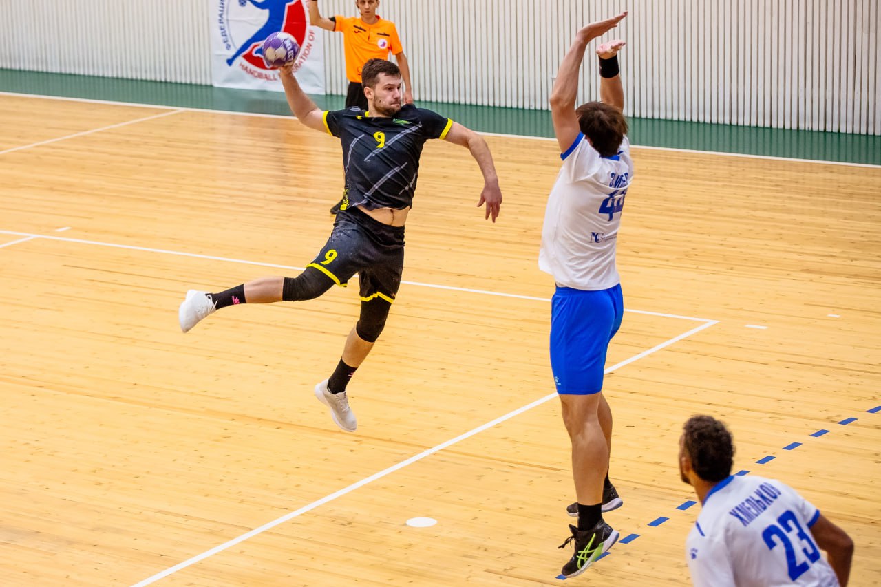 Саратовские гандболисты сыграли с чемпионом Саратовские гандболисты сыграли с чемпионом