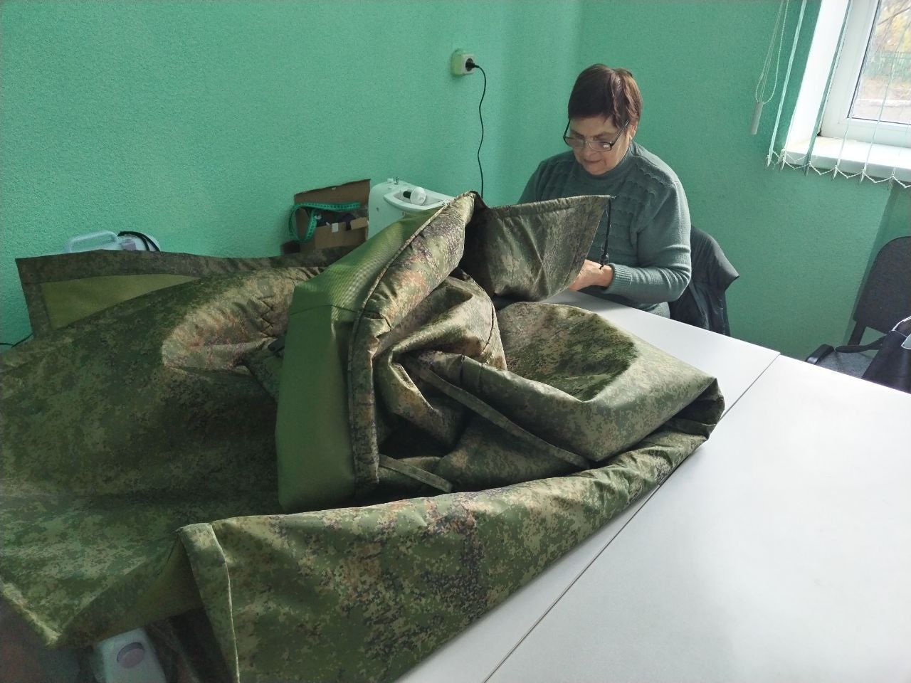 В Турковском районе шьют антидроновые пончо, поясничные пояса и изготавливают «Лешего»