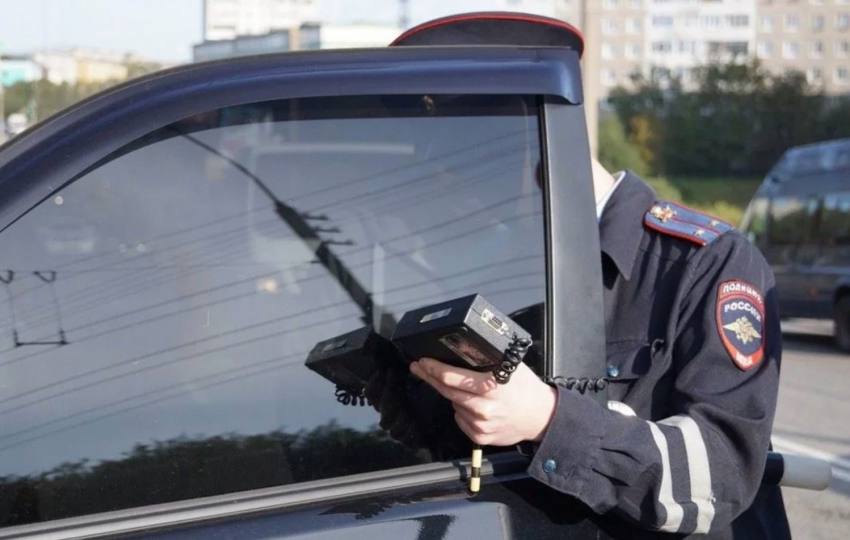 За 11 ноября Госавтоинспекцией на территории Саратовской области выявлено 105 нарушений светопропускания стекол транспортных средств