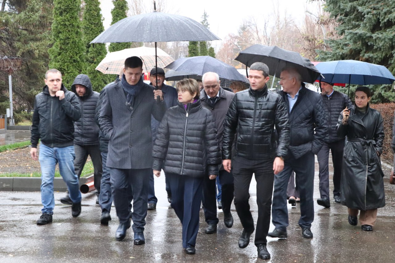 В городском парке начались работы по устройству освещения