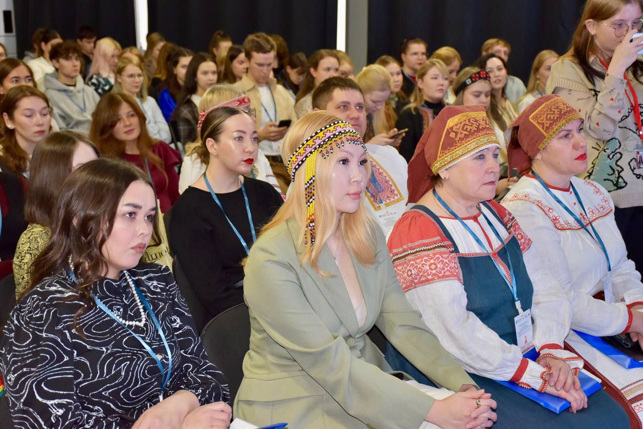 Вклад финно-угорских народов в Победу обсудили на круглом столе Вклад финно-угорских народов в Победу обсудили на круглом столе