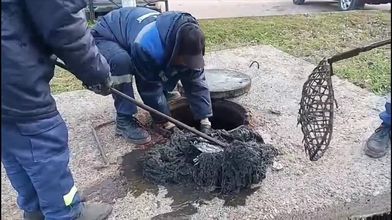 Проведены работы по очистке канализационных сетей на улицах Тельмана, Демократической, Халтурина и М. Василевского