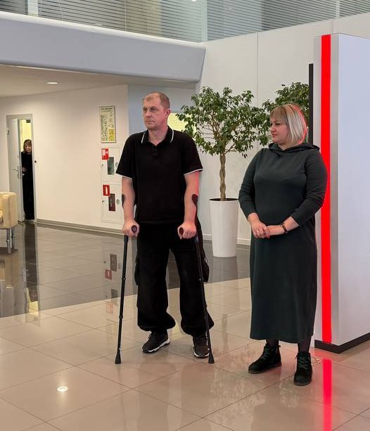 "Спал и видел, что вновь сяду за руль": саратовскому ветерану СВО передали новый автомобиль "Спал и видел, что вновь сяду за руль": саратовскому ветерану СВО передали новый автомобиль