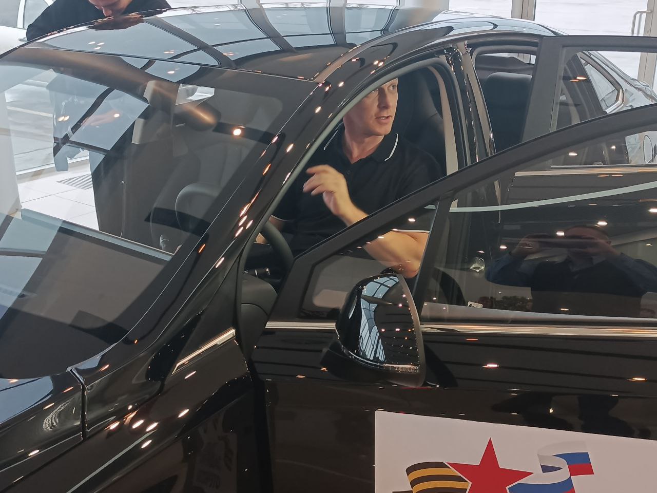 В Саратовской области фонд «Защитники Отечества» передал ветерану СВО автомобиль с ручным управлением В Саратовской области фонд «Защитники Отечества» передал ветерану СВО автомобиль с ручным управлением