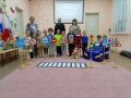 В р.п. Самойловка сотрудники Госавтоинспекции провели для воспитанников детского сада обучающее занятие «В стране дорожных правил»