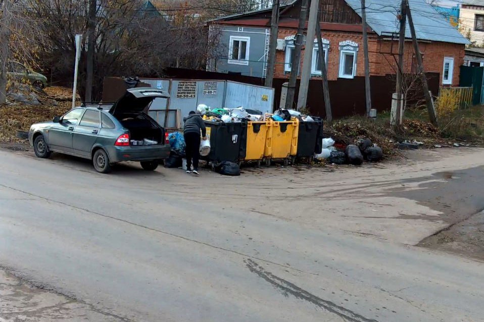 За несанкционированный выброс мусора в Энгельсе возбуждено 20 административных дел