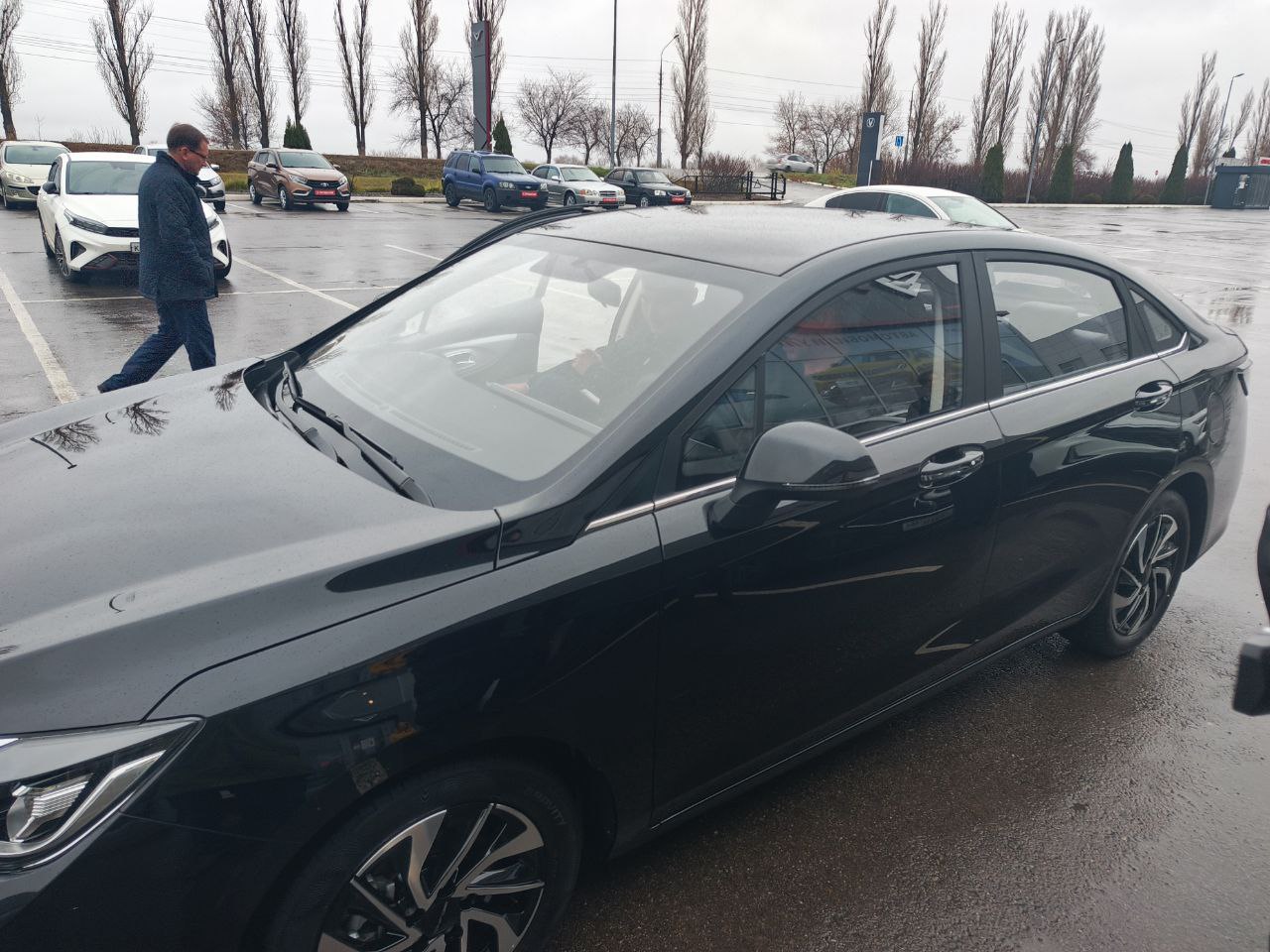 В Саратовской области фонд «Защитники Отечества» передал ветерану СВО автомобиль с ручным управлением В Саратовской области фонд «Защитники Отечества» передал ветерану СВО автомобиль с ручным управлением