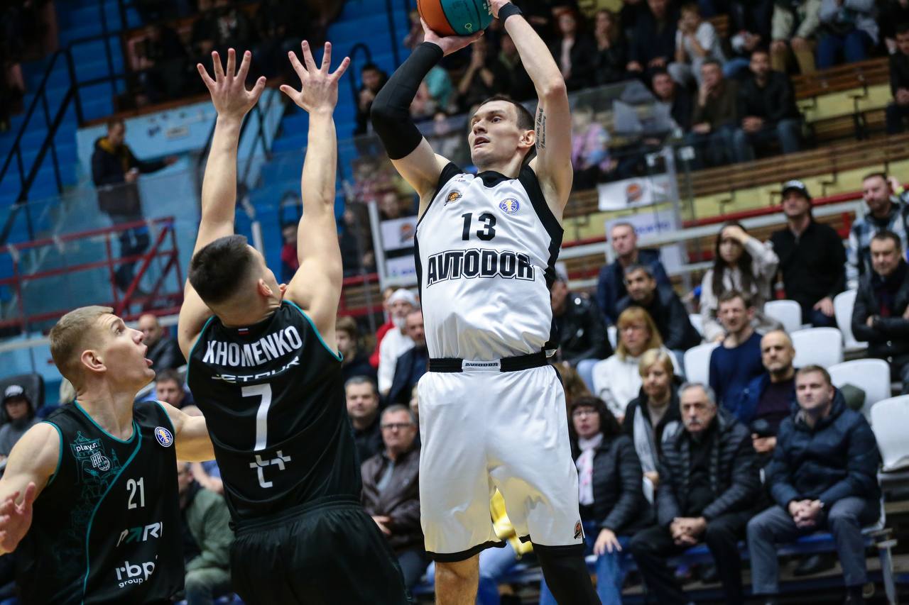 Саратовский "Автодор" на домашней арене проиграл команде "Пари НН"