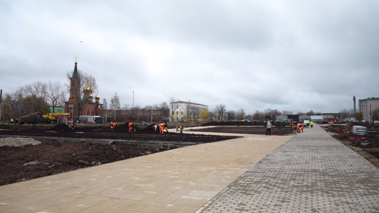 В честь летчиков-героев в новом экопарке Энгельса обустроят аллею В честь летчиков-героев в новом экопарке Энгельса обустроят аллею