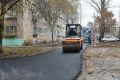 Сегодня приступили к укладке асфальта на участках дорог по улице Вокзальная и Комарова