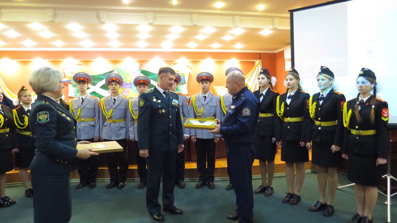 В саратовской школе открылся первый таможенный класс