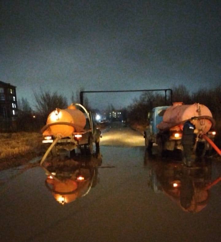 В ночные часы сотрудники МКУ «Городское хозяйство» продолжали работы ликвидации последствий дождя В ночные часы сотрудники МКУ «Городское хозяйство» продолжали работы ликвидации последствий дождя