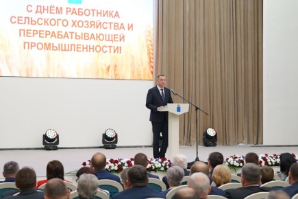 В Правительстве состоялось торжественное мероприятие, в рамках которого поздравляли с профессиональным праздником работников сельского хозяйства и перерабатывающей промышленности Саратовской области