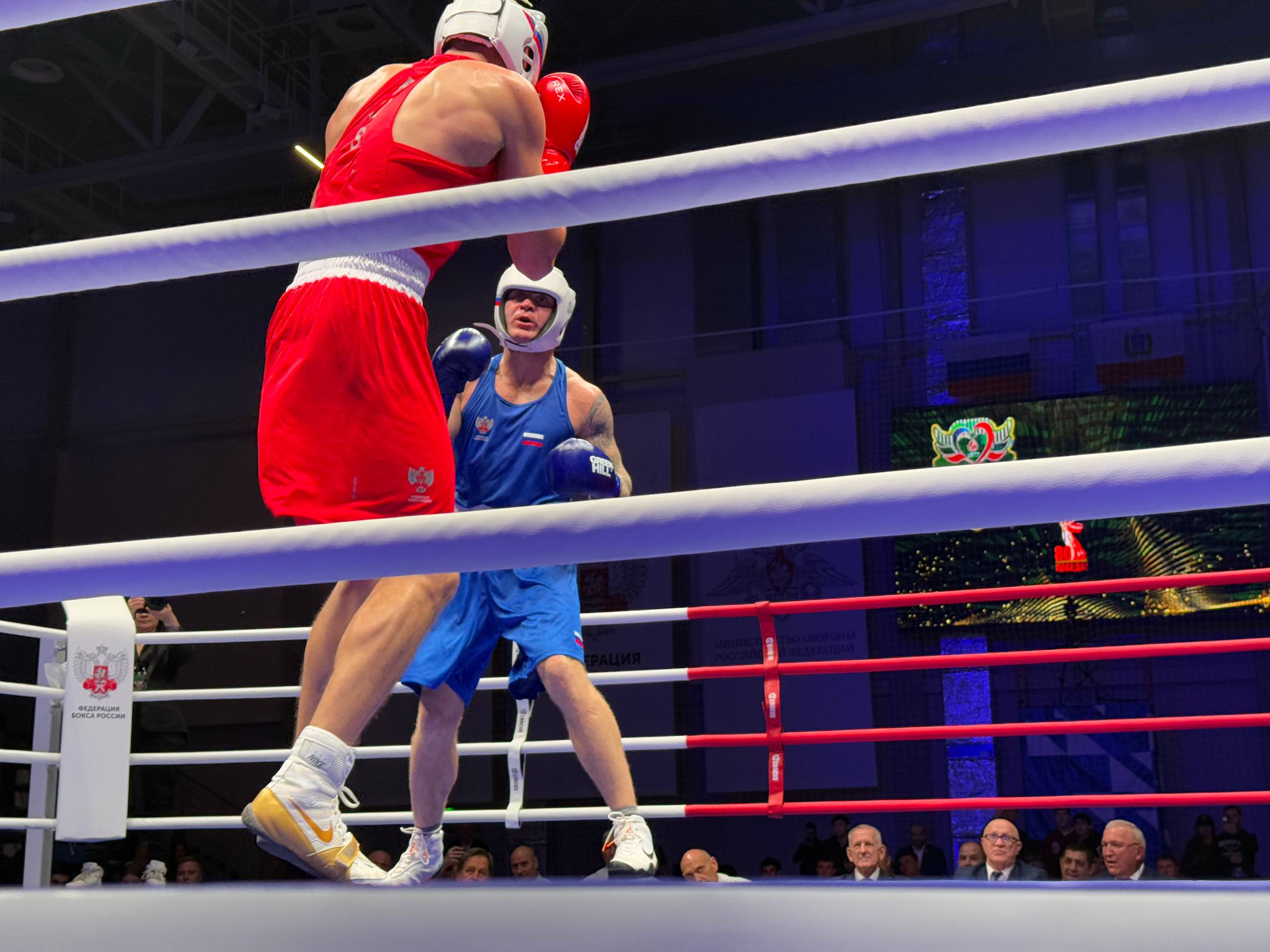 Сила духа и мощь спорта. Вчера на «Протон-Арене» состоялось торжественное открытие Всероссийских соревнований по боксу среди военнослужащих «Защитник» и первого чемпионата России по дисциплине бокса «Удар на силу» Сила духа и мощь спорта. Вчера на «Протон-Арене» состоялось торжественное открытие Всероссийских соревнований по боксу среди военнослужащих «Защитник» и первого чемпионата России по дисциплине бокса «Удар на силу»