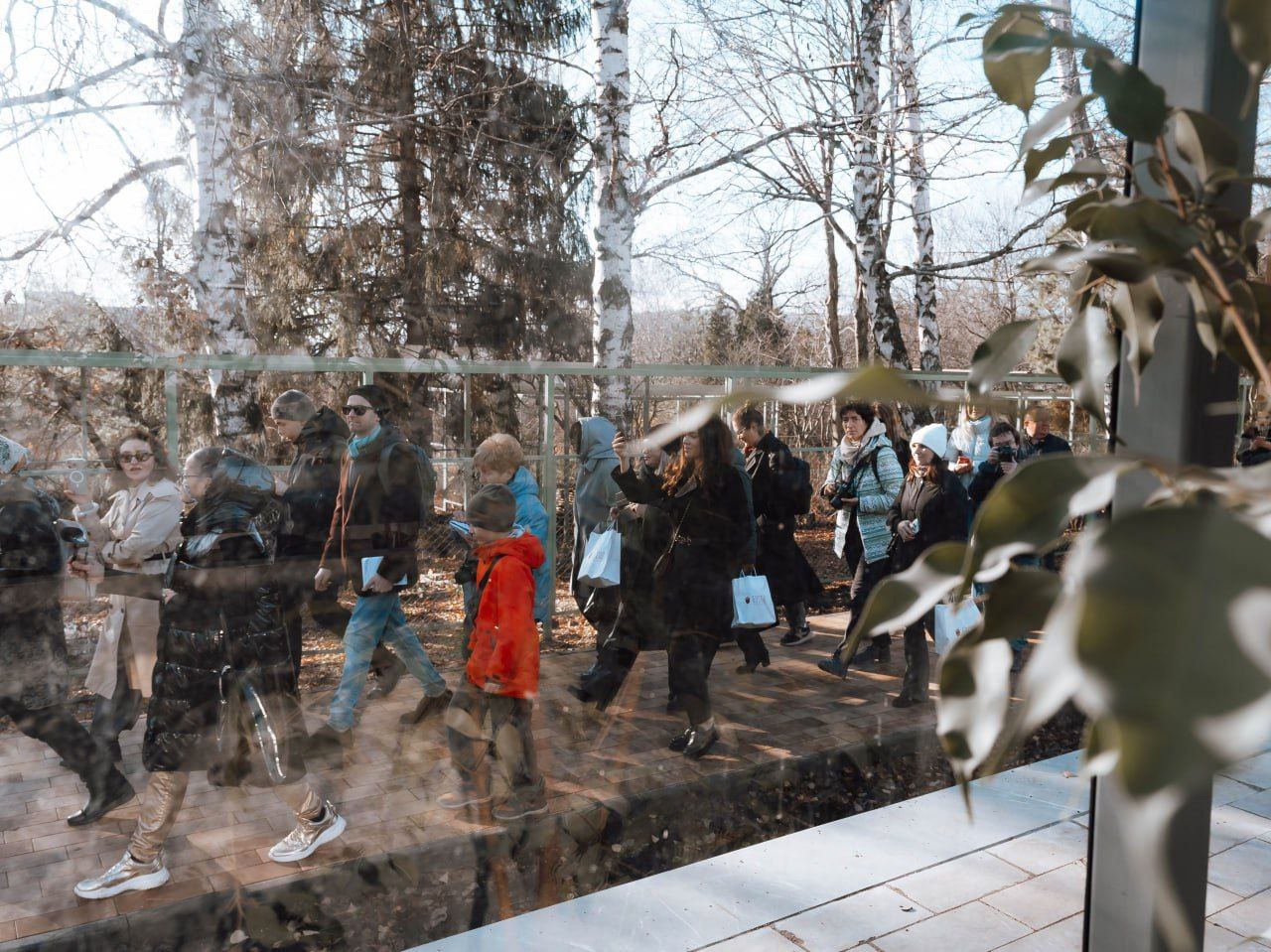 Журналисты, блогеры, экскурсоводы, архитекторы и градозащитники стали одними из первых посетителей обновленного Ботанического сада СГУ Журналисты, блогеры, экскурсоводы, архитекторы и градозащитники стали одними из первых посетителей обновленного Ботанического сада СГУ