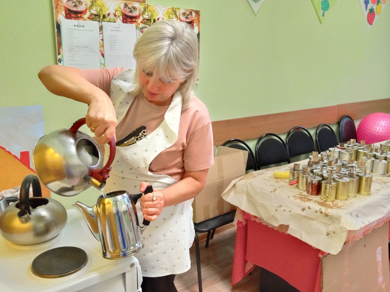 «Серебряные» волонтеры готовят для фронта окопные свечи «Серебряные» волонтеры готовят для фронта окопные свечи
