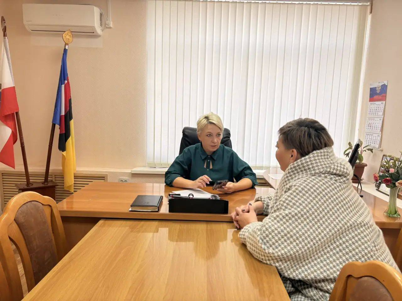 В рамках исполнения поручения губернатора Романа Бусаргина провел личный прием граждан, в ходе которого рассмотрели с коллегами различные вопросы В рамках исполнения поручения губернатора Романа Бусаргина провел личный прием граждан, в ходе которого рассмотрели с коллегами различные вопросы