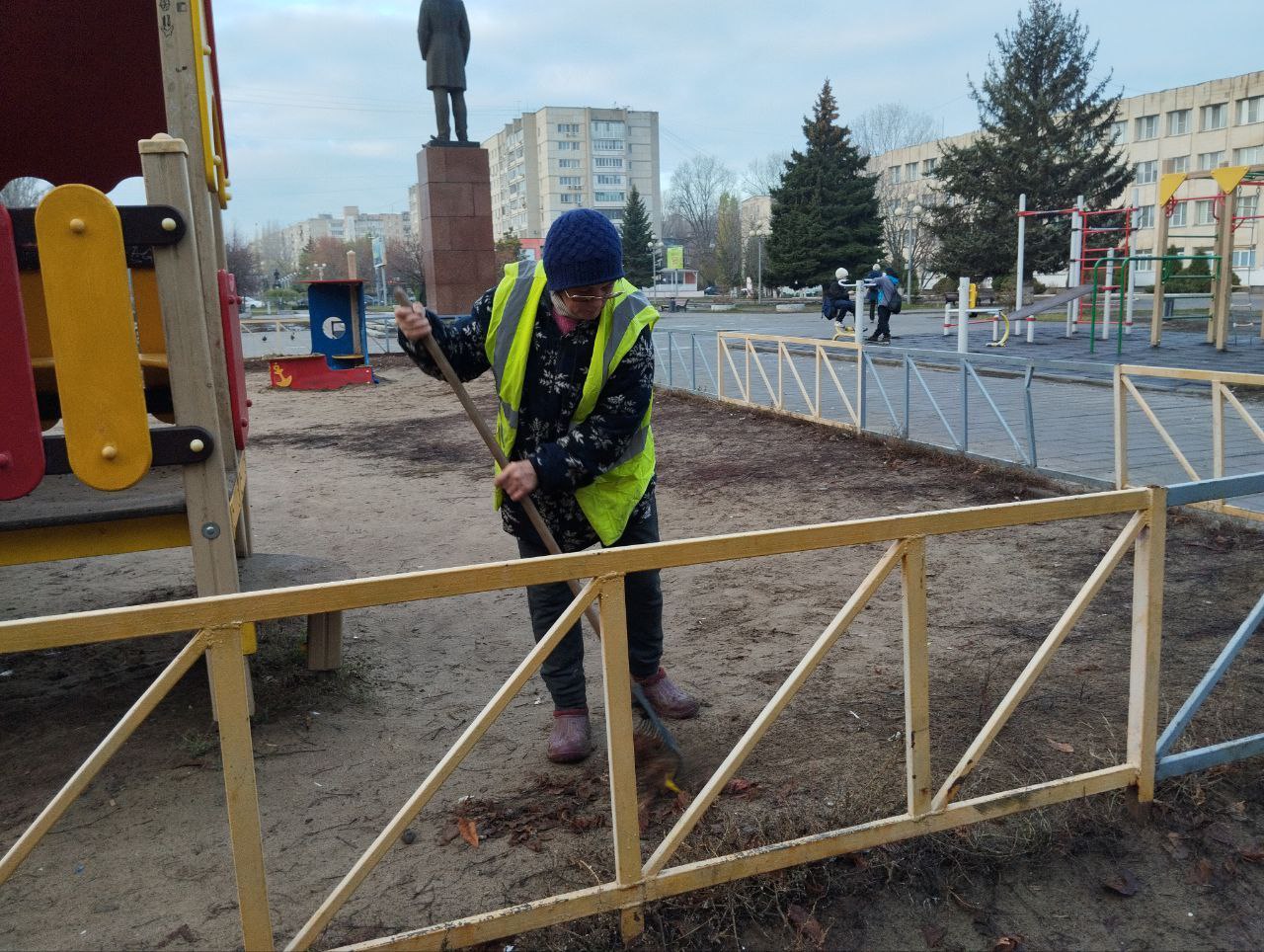 Продолжаются осенние работы по благоустройству|Итоги дня в МКУ «Озеленение» Продолжаются осенние работы по благоустройству|Итоги дня в МКУ «Озеленение»