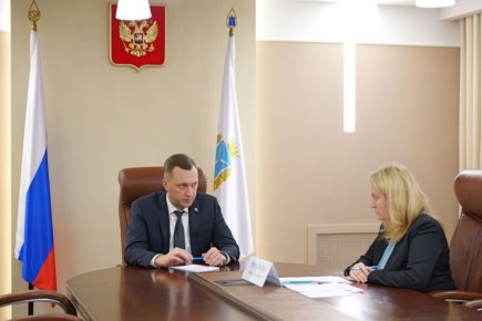 Губернатор Саратовской области Роман Бусаргин провел рабочую встречу с и.о. главы Марксовского района Верой Прохоровой