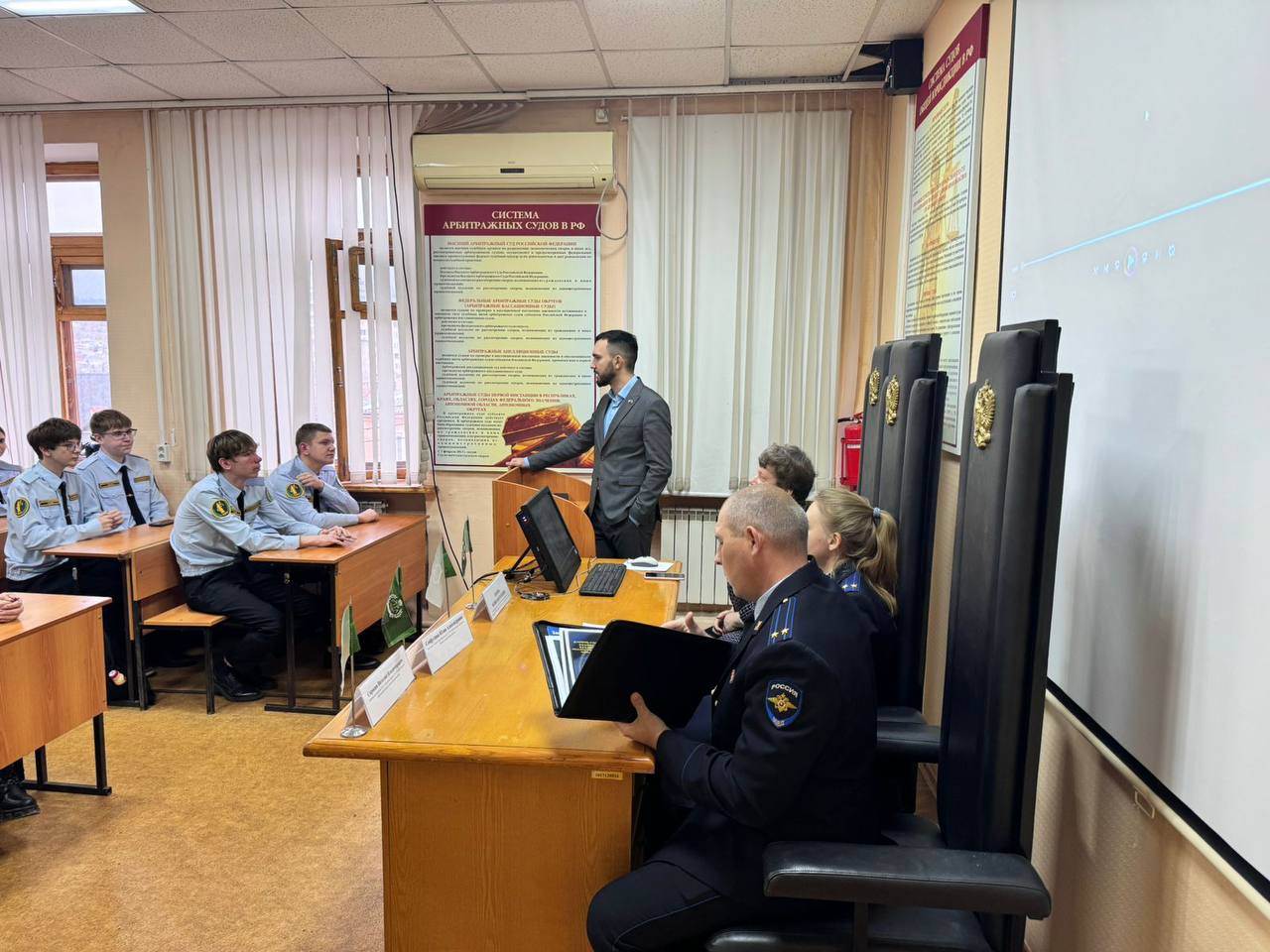 Профориентационное мероприятие для студентов вуза провели сотрудники саратовской полиции Профориентационное мероприятие для студентов вуза провели сотрудники саратовской полиции