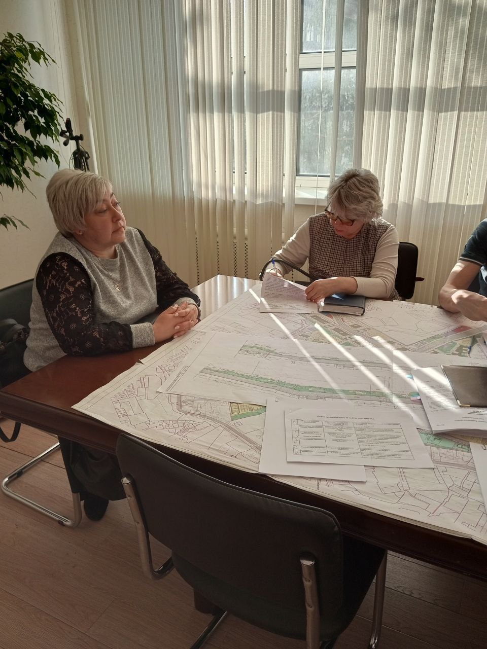 Сегодня, 15 ноября по поручению Губернатора региона Романа Бусаргина провел личный прием граждан Сегодня, 15 ноября по поручению Губернатора региона Романа Бусаргина провел личный прием граждан