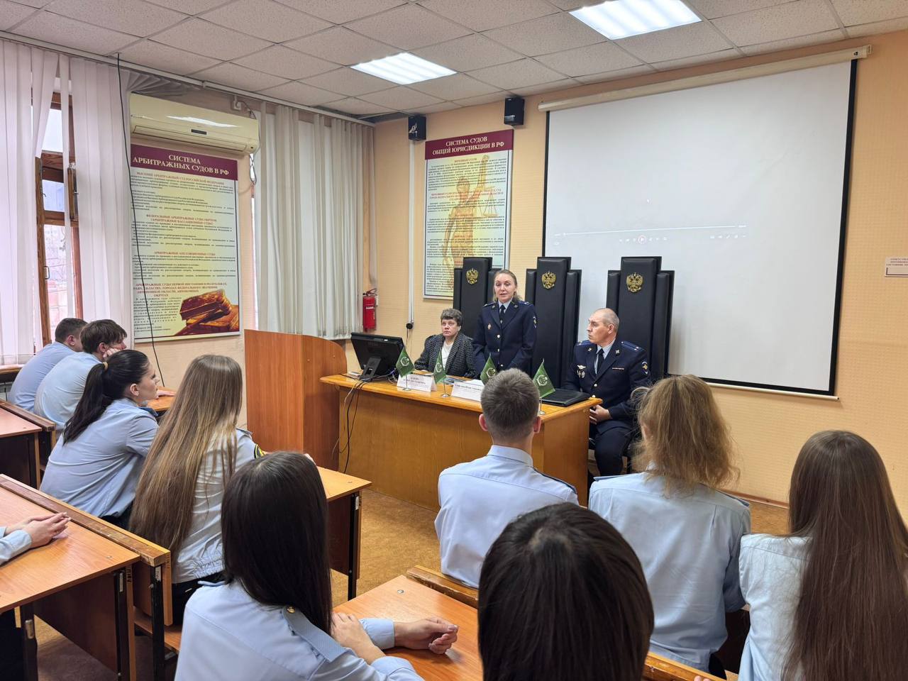 Профориентационное мероприятие для студентов вуза провели сотрудники саратовской полиции Профориентационное мероприятие для студентов вуза провели сотрудники саратовской полиции