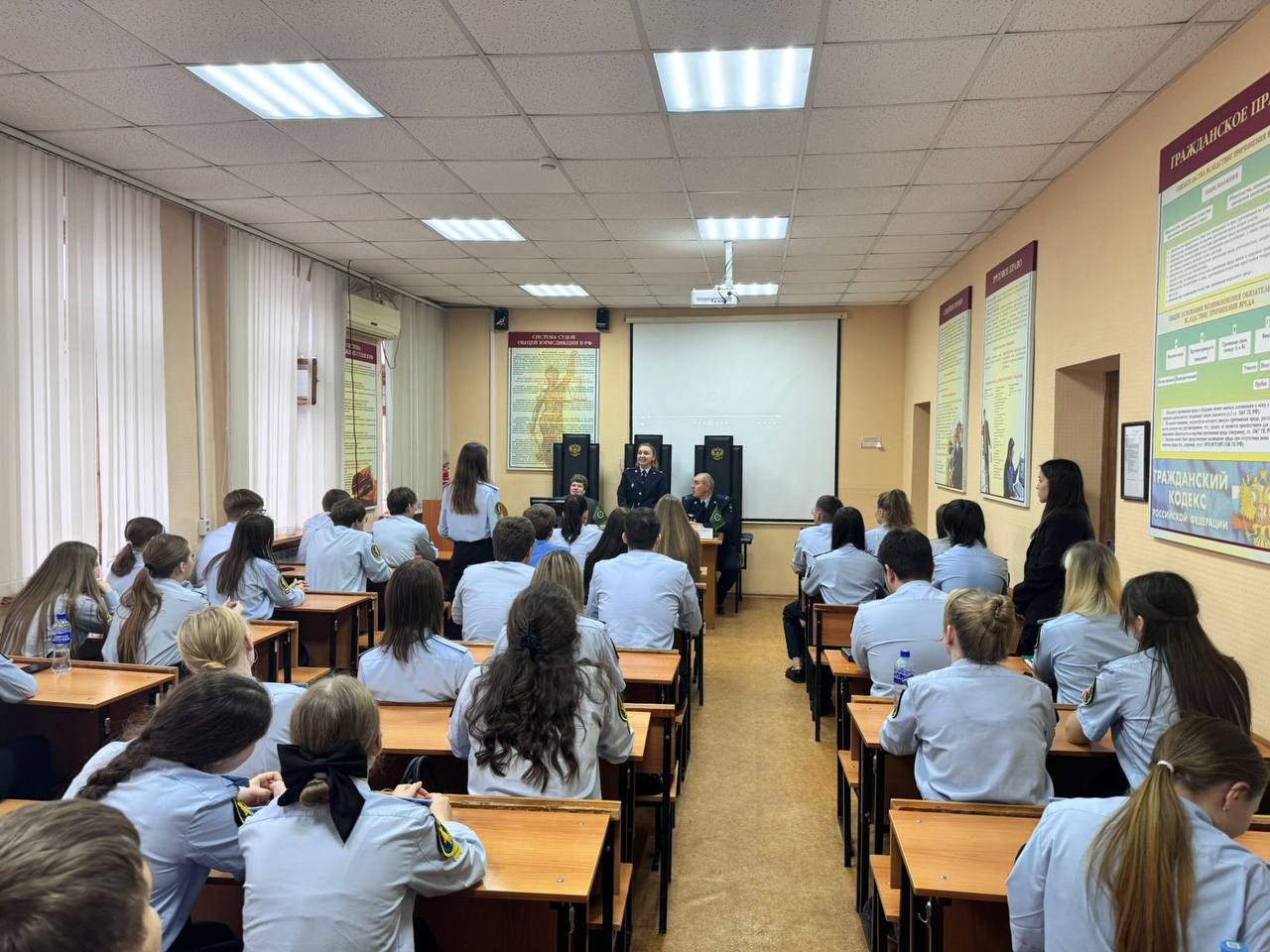 Профориентационное мероприятие для студентов вуза провели сотрудники саратовской полиции Профориентационное мероприятие для студентов вуза провели сотрудники саратовской полиции