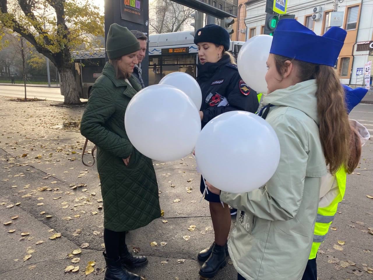 В Саратове в память о жертвах дорожных трагедий прошла акция «Нет ДТП!» В Саратове в память о жертвах дорожных трагедий прошла акция «Нет ДТП!»