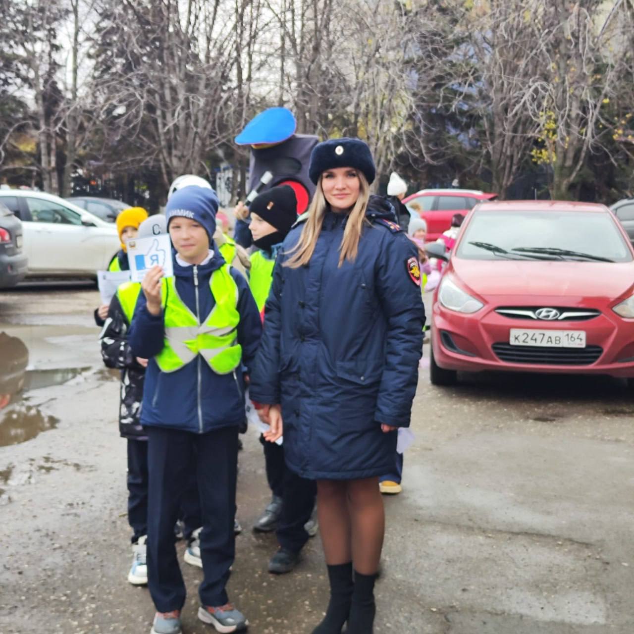 В Энгельсе госавтоинспекторы и школьники провели профилактическую акцию "Водитель и пешеход, будьте взаимовежливы!" В Энгельсе госавтоинспекторы и школьники провели профилактическую акцию "Водитель и пешеход, будьте взаимовежливы!"