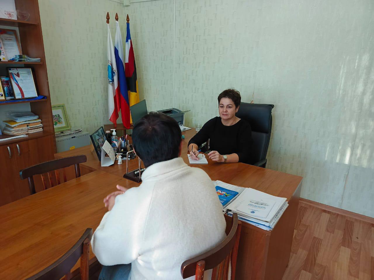 В рамках исполнения поручения губернатора Романа Бусаргина провел личный прием граждан, в ходе которого рассмотрели с коллегами различные вопросы В рамках исполнения поручения губернатора Романа Бусаргина провел личный прием граждан, в ходе которого рассмотрели с коллегами различные вопросы