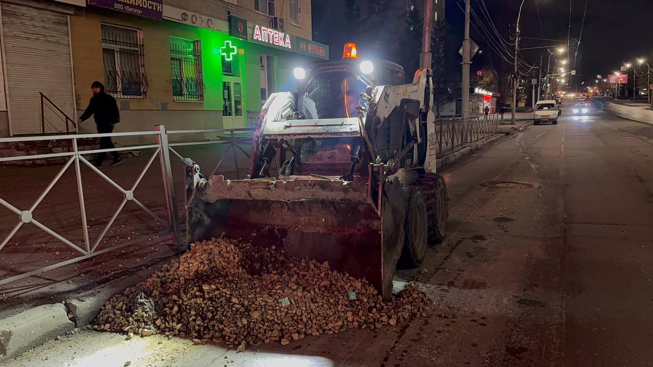 Продолжаются мероприятия по благоустройству города Продолжаются мероприятия по благоустройству города