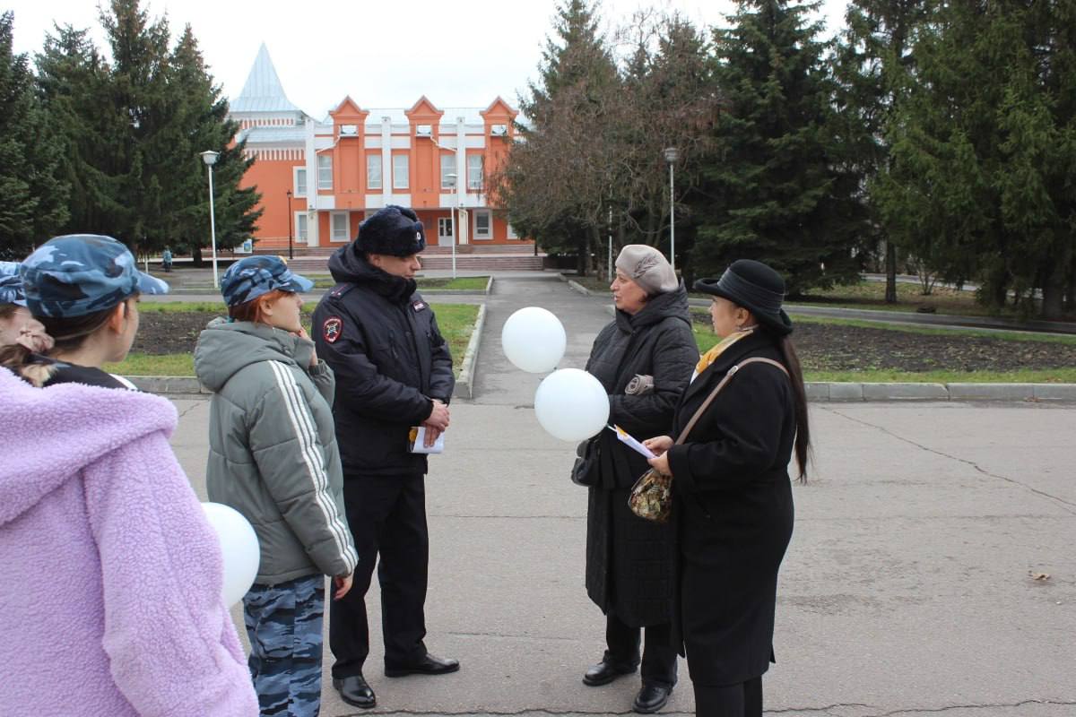 В Балашове прошли мероприятия в память о жертвах дорожных трагедий В Балашове прошли мероприятия в память о жертвах дорожных трагедий