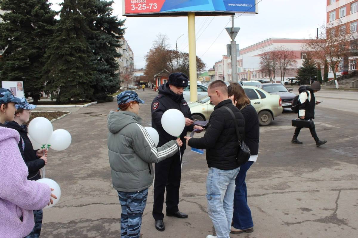 В Балашове прошли мероприятия в память о жертвах дорожных трагедий В Балашове прошли мероприятия в память о жертвах дорожных трагедий