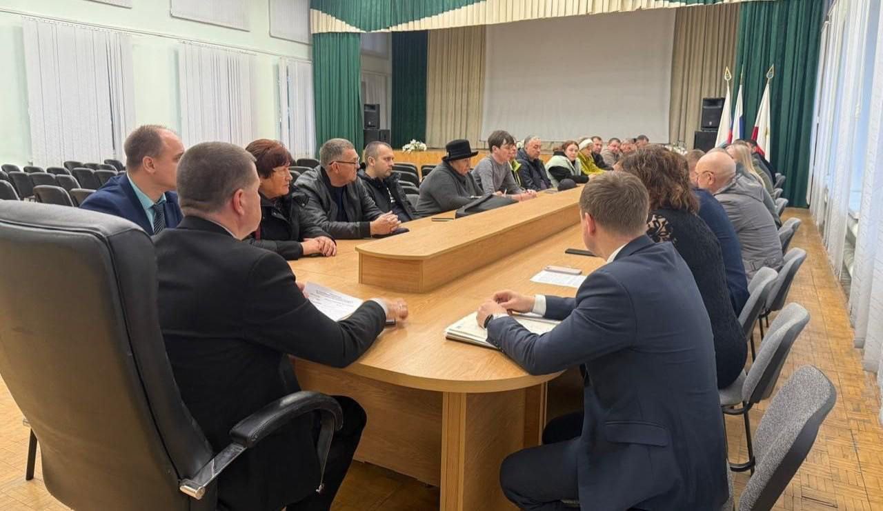 По поручению главы города Михаила Исаева в администрациях районов продолжаются штабы по вопросам благоустройства в зимний период