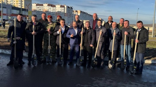 У «Протон-Арены» высадили липу — живой символ наследия большого праздника бокса, который в эти дни проходит на саратовской земле