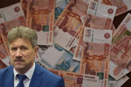 Экс-главу Александрово-Гайского района уличили в незаконной премии в полмиллиона