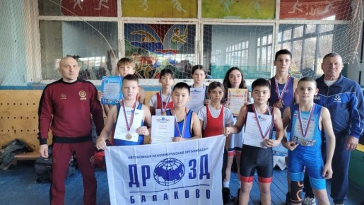 Балаковские спортсмены приняли участие в турнире по греко-римской борьбе и соревнованиях по спортивной борьбе в память о героях