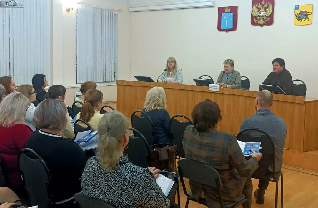 В администрации Энгельсского района состоялись встречи с работниками социальной сферы