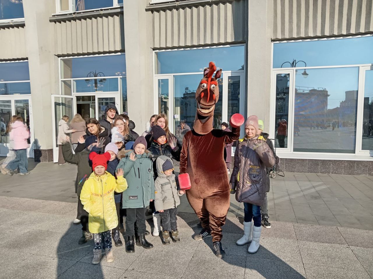 Прокуратура Саратовской области вновь организовала для ребят из подшефного Центра Красноармейска посещение циркового представления Прокуратура Саратовской области вновь организовала для ребят из подшефного Центра Красноармейска посещение циркового представления