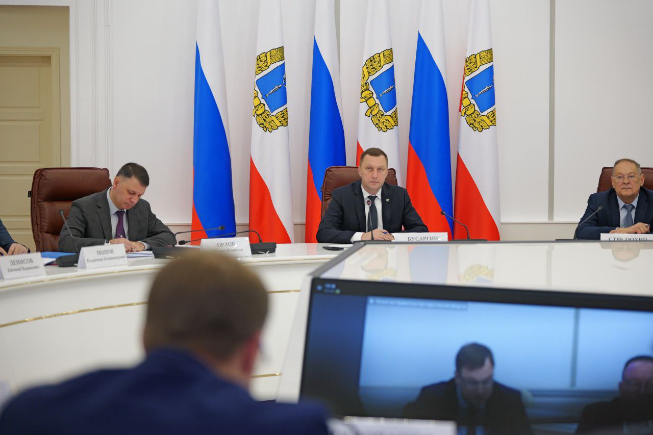 Губернатор Роман Бусаргин провел постоянно действующее совещание с заместителями председателя правительства, министрами, а также главами районов