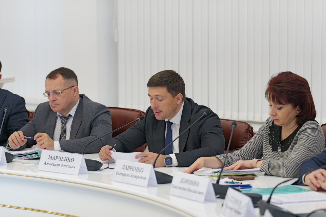 Губернатор Роман Бусаргин провел постоянно действующее совещание с заместителями председателя правительства, министрами, а также главами районов Губернатор Роман Бусаргин провел постоянно действующее совещание с заместителями председателя правительства, министрами, а также главами районов