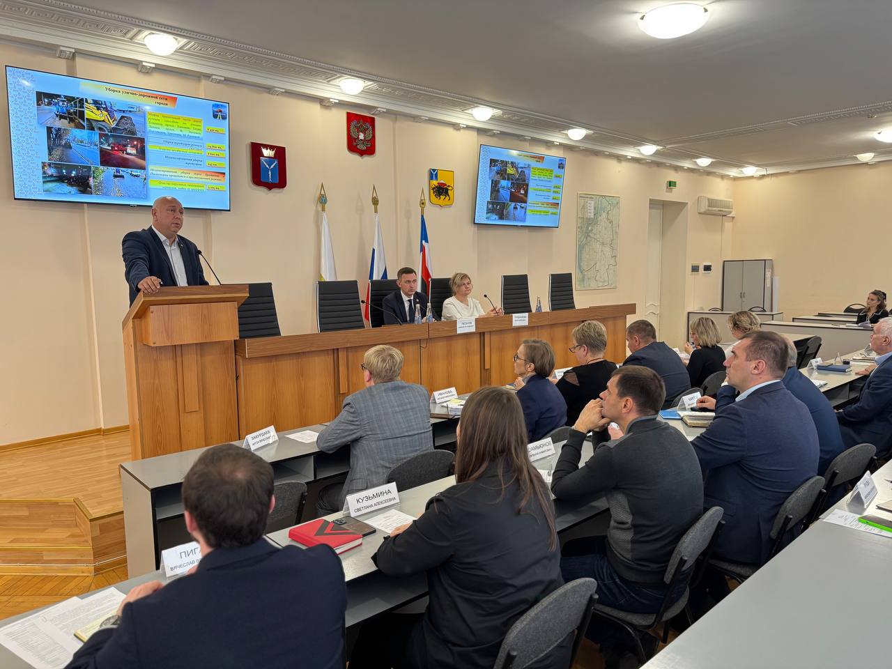 На очередном заседании штаба по благоустройству поручил усилить контроль за нарушениями в сфере благоустройства и работу по организации контейнерных площадок На очередном заседании штаба по благоустройству поручил усилить контроль за нарушениями в сфере благоустройства и работу по организации контейнерных площадок