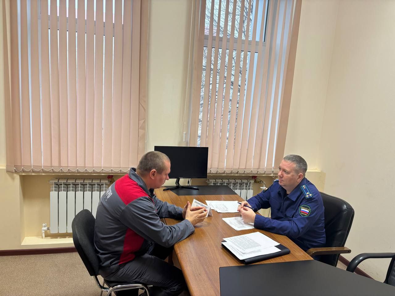 Заместитель прокурора Саратовской области Дмитрий Симанович провел личный прием работников ООО "Русагро-Саратов" Заместитель прокурора Саратовской области Дмитрий Симанович провел личный прием работников ООО "Русагро-Саратов"