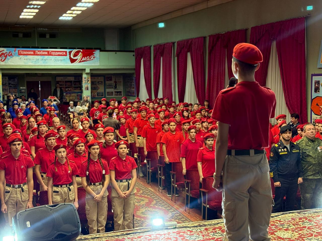 Теперь они — Юнармейцы. В Дубках состоялось торжественное посвящение школьников в ряды всероссийского движения Юнармия В зале собрались 184 подростка из двенадцати школьных отрядов — ребята, которые в этот день сделали... Теперь они — Юнармейцы. В Дубках состоялось торжественное посвящение школьников в ряды всероссийского движения Юнармия В зале собрались 184 подростка из двенадцати школьных отрядов — ребята, которые в этот день сделали...