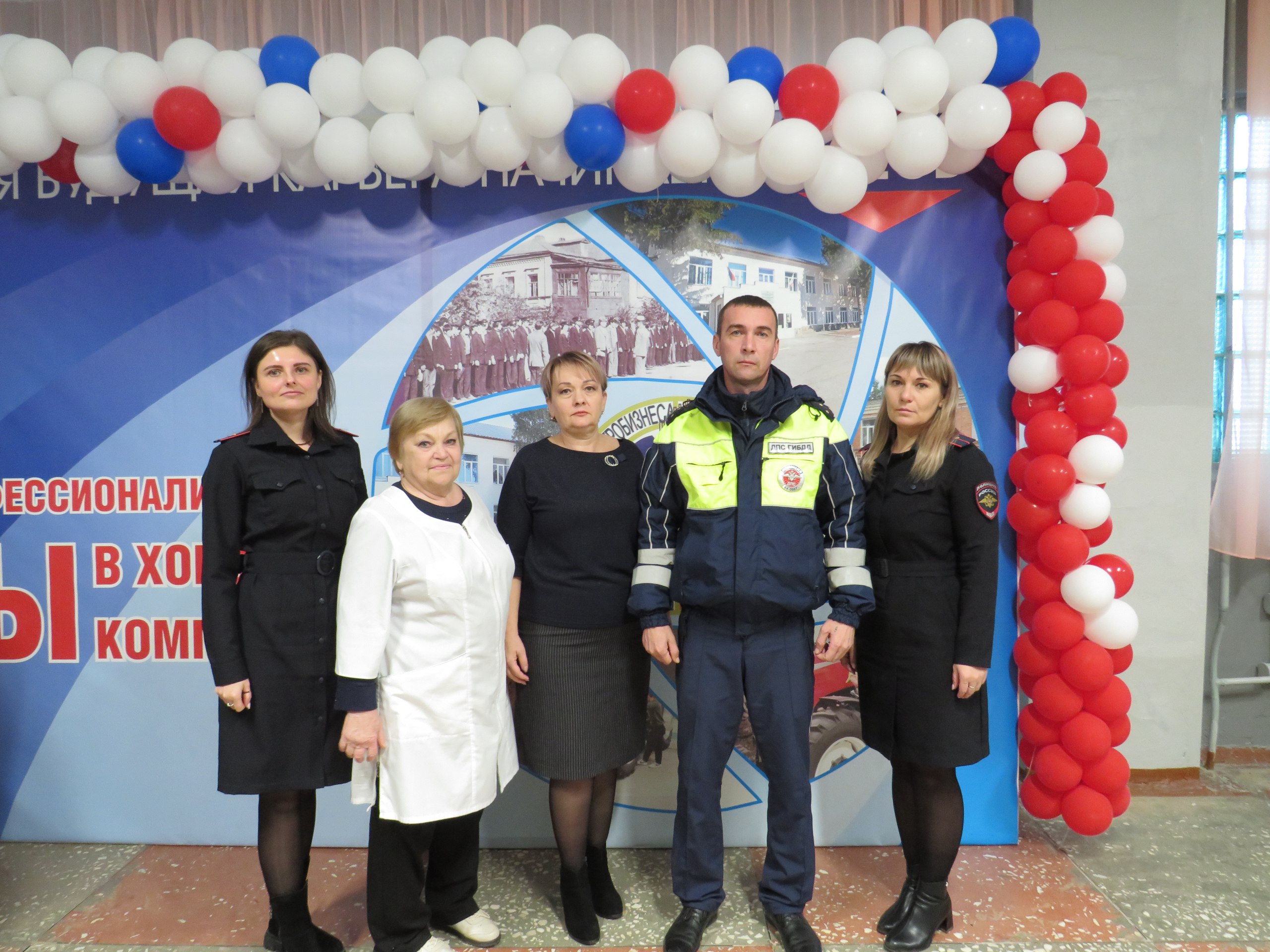 Сотрудники Госавтоинспекции в Базарном Карабулаке провели «краш-курс» для студентов Сотрудники Госавтоинспекции в Базарном Карабулаке провели «краш-курс» для студентов