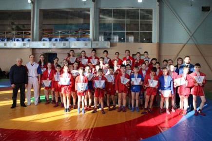 Представитель прокуратуры Лысогорского района принял участие в межмуниципальном турнире посвященном 86-летию со дня образования национального вида спорта - борьбы самбо